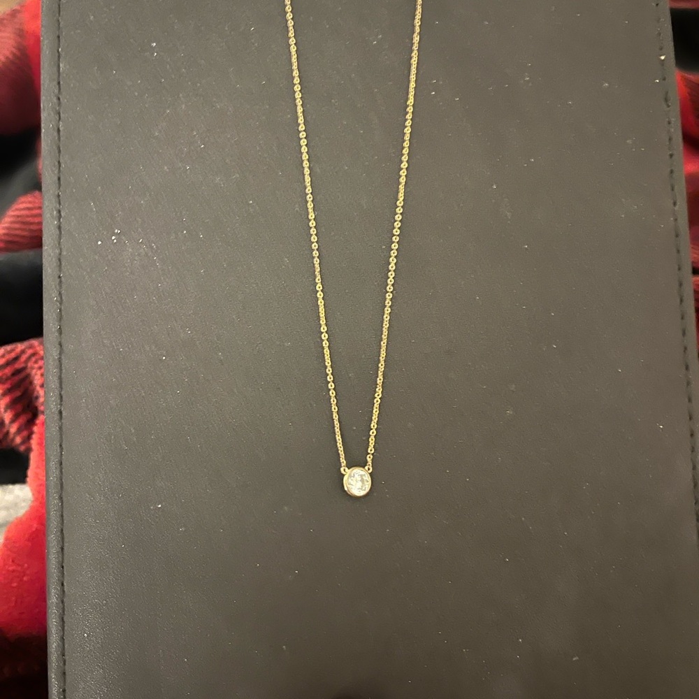 Elegant Gold Necklace with Clear Pendant